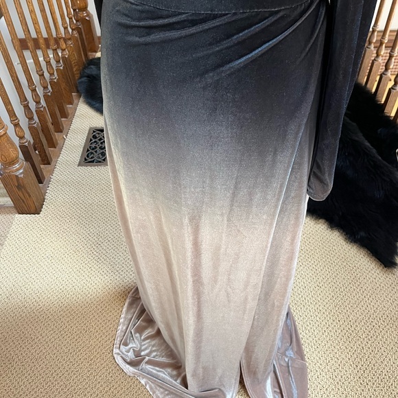 Elegant Velvet Ombre Dress - Picture 6 of 10